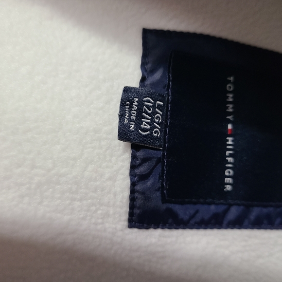Tommy Hilfiger puff jacket - Picture 3 of 3